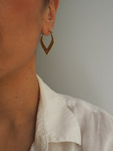 Cargar imagen en el visor de la galería, Pendientes India 021 - Latón baño oro 18k - Original India - Edición limitada