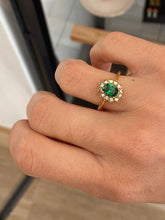 Cargar imagen en el visor de la galería, Anillo circonita verde Flora - Acero dorado 316L baño oro 18k - Tallas 12, 14, 16 y 18