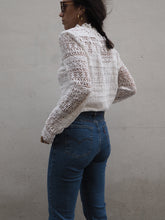 Cargar imagen en el visor de la galería, Blusa guipur blanca - Talla S, M y L (PREVENTA, DISPONIBLE PARA ENVÍO/TIENDA FÍSICA 17 ABRIL)
