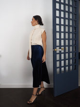 Cargar imagen en el visor de la galería, Falda velvet azul marino