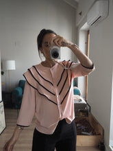 Cargar imagen en el visor de la galería, Blusa volantes rosa algodón