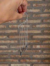 Cargar imagen en el visor de la galería, Pendiente cadenas pluma - Latón baño plata - Original India - Edición limitada