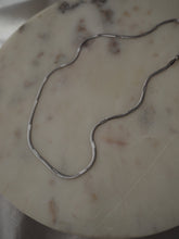 Cargar imagen en el visor de la galería, Collar mini magic (ancho 2mm) • Acero 304L baño plata rodiada