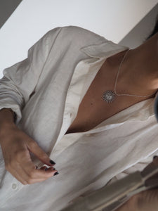 Collar Amón Ra  - Acero plateado 316L baño plata rodiada