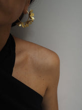 Cargar imagen en el visor de la galería, Pendientes Cádiz - Latón chapado oro 18k