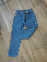 Cargar imagen en el visor de la galería, Levis vintage - Modelo etiqueta naranja W28 L26 - Talla estimada 34