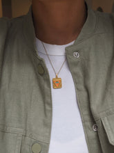 Cargar imagen en el visor de la galería, Collar ZAGORA - Charm latón baño oro 18k y cadena Plata 925 baño oro 18K