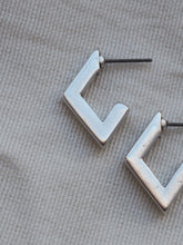 Cargar imagen en el visor de la galería, Pendientes Geometric 004 - Plata vieja - par 22€ unidad 11,50€