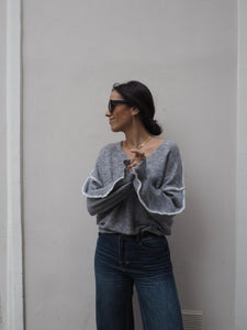 Jersey gris escote pico