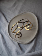 Cargar imagen en el visor de la galería, Pulsera triple rombo - Latón baño oro 18k - Original India - Edición limitada