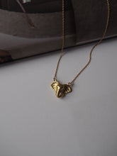 Cargar imagen en el visor de la galería, Collar Heiwa 平和 elefante • Cadena plata baño oro 18k + elefante latón baño oro 18k