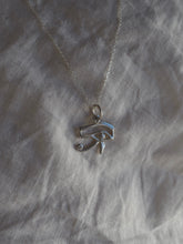 Cargar imagen en el visor de la galería, Colgante/collar Horus plata - EDICIÓN LIMITADA TRAÍDO DE EGIPTO