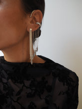 Cargar imagen en el visor de la galería, Pendiente ear cuff circonitas - Acero 316L baño plata rodiada