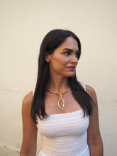 Cargar imagen en el visor de la galería, Collar choker nudo 21mm - Bronce baño oro 18k