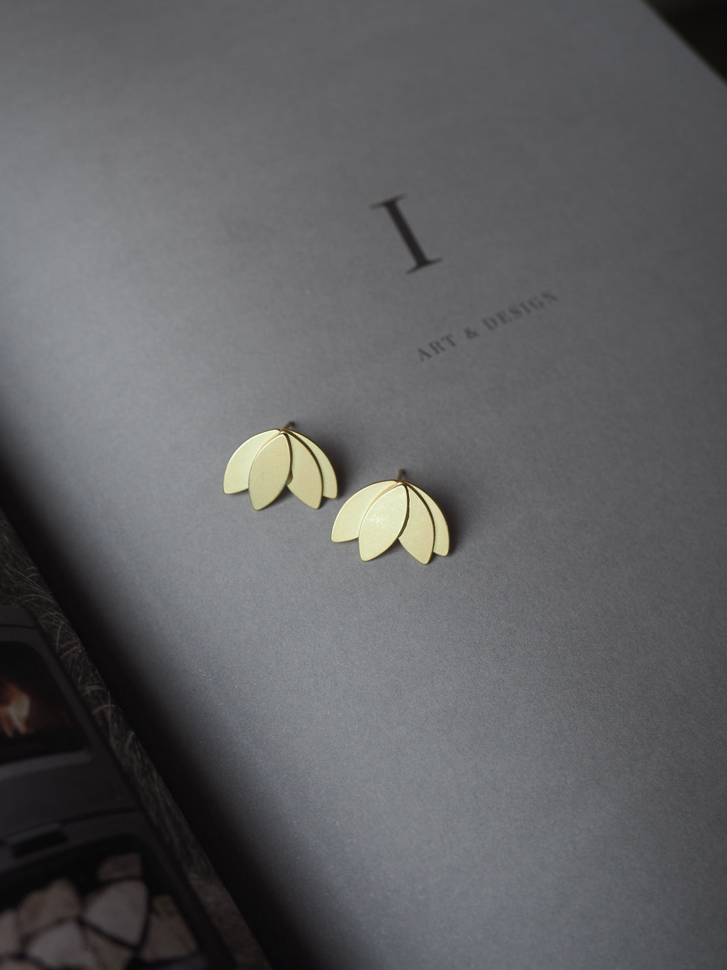 Pendientes Heiwa 平和 flor loto - Latón baño oro 18k