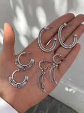 Cargar imagen en el visor de la galería, Pendientes aros RABAT - Plata vieja