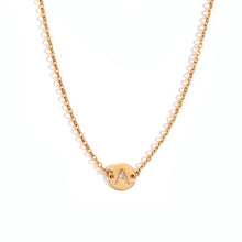 Cargar imagen en el visor de la galería, Collar letra - Acero dorado 316L baño oro 18k - Elige tu letra