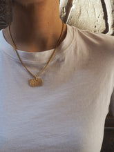 Cargar imagen en el visor de la galería, Collar Karnak - Colgante bronce y cadena acero dorado 316L baño oro 18k