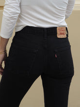 Cargar imagen en el visor de la galería, Levis vintage negro - Modelo 581 06 cremallera W30 L 34 - Talla estimada 38