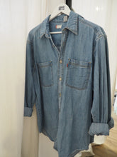 Cargar imagen en el visor de la galería, Camisa vaquera vintage Levis - tono vaquero claro
