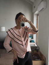 Cargar imagen en el visor de la galería, Blusa volantes rosa algodón