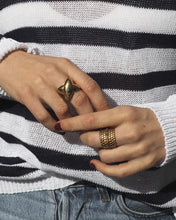 Cargar imagen en el visor de la galería, Anillo Tánger - Acero dorado 316L baño oro 18k - Talla 12 y 16