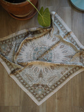 Cargar imagen en el visor de la galería, Pañuelo IV - 70 x 70cm