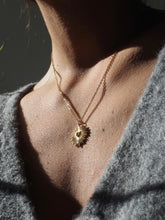 Cargar imagen en el visor de la galería, Collar Cor - Acero dorado 316L baño oro 18k