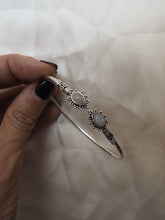 Cargar imagen en el visor de la galería, Pulsera piedra luna - Latón baño plata - Original India