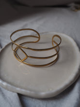 Cargar imagen en el visor de la galería, Pulsera triple rombo - Latón baño oro 18k - Original India - Edición limitada