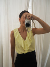 Cargar imagen en el visor de la galería, Blusa volante amarilla