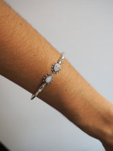 Cargar imagen en el visor de la galería, Pulsera piedra luna - Latón baño plata - Original India
