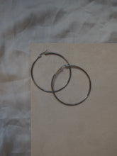 Cargar imagen en el visor de la galería, Pendientes aros 60 mm · Acero 316L baño plata rodiada