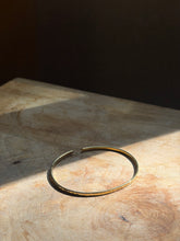 Cargar imagen en el visor de la galería, Pulsera Mumbai - Latón baño oro 18k - Original India - Edición limitada