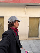 Cargar imagen en el visor de la galería, Gorra gris