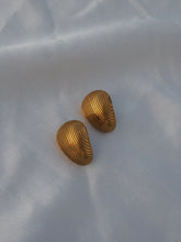 Cargar imagen en el visor de la galería, Pendientes Charlotte EDICIÓN LIMITADA · Acero 316L baño oro 18k