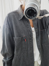 Cargar imagen en el visor de la galería, Camisa vaquera vintage Levis - tono gris oscuro lavado