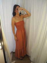 Cargar imagen en el visor de la galería, Vestido palabra de honor teja