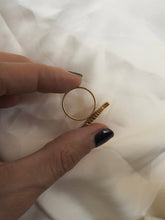 Cargar imagen en el visor de la galería, Anillo Oeiras - Acero 316L baño oro 18k - Talla adaptable de 14 a 19