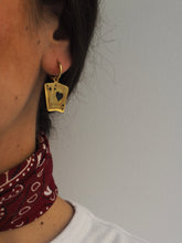 Cargar imagen en el visor de la galería, Pendiente aro As de corazones negros - Acero dorado 316L baño oro 18k - par 25€ unidad 13€