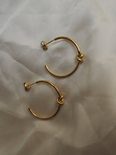 Cargar imagen en el visor de la galería, Aros nudo 30mm - Acero 304L baño oro 18k