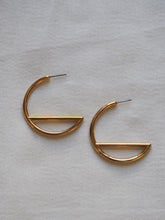 Cargar imagen en el visor de la galería, Pendientes Geometric 003 - Plata baño oro - par 30€