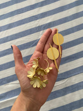 Cargar imagen en el visor de la galería, Pendientes Cádiz - Latón chapado oro 18k