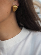 Cargar imagen en el visor de la galería, Pendientes Charlotte EDICIÓN LIMITADA · Acero 316L baño oro 18k