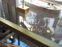 Cargar imagen en el visor de la galería, Pendientes aro mineral rubí 40mm  - Plata 925