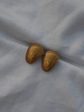 Cargar imagen en el visor de la galería, Pendientes Charlotte EDICIÓN LIMITADA · Acero 316L baño oro 18k