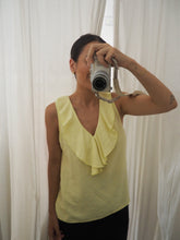 Cargar imagen en el visor de la galería, Blusa volante amarilla