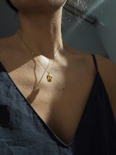 Cargar imagen en el visor de la galería, Collar Bellotera 2.0 - Acero dorado 316L baño oro 18k
