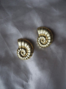 Pendientes caracola - Edición limitada - Latón baño oro mate