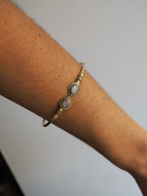 Cargar imagen en el visor de la galería, Pulsera piedra luna - Latón baño oro 18k - Original India